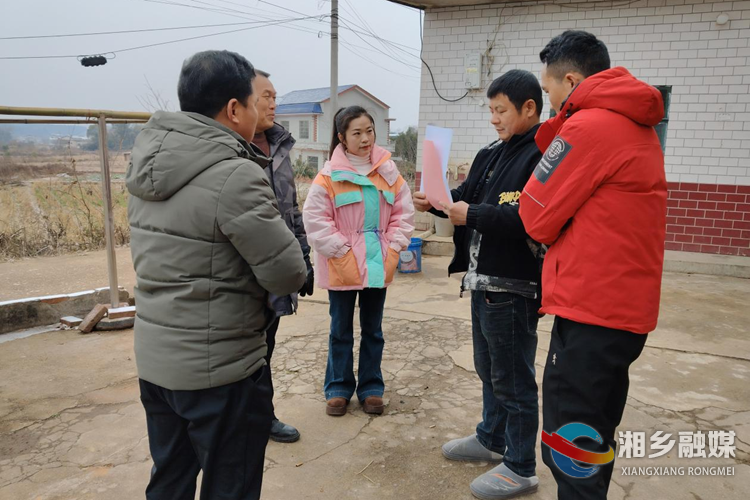 [泉塘镇]寒冬送温暖 真情暖民心