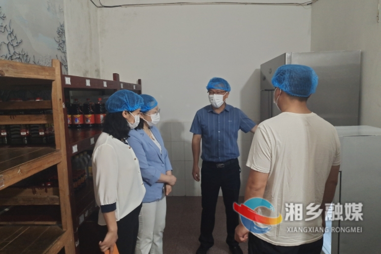 [泉塘镇]紧盯“食安底线” 织密校园防护网