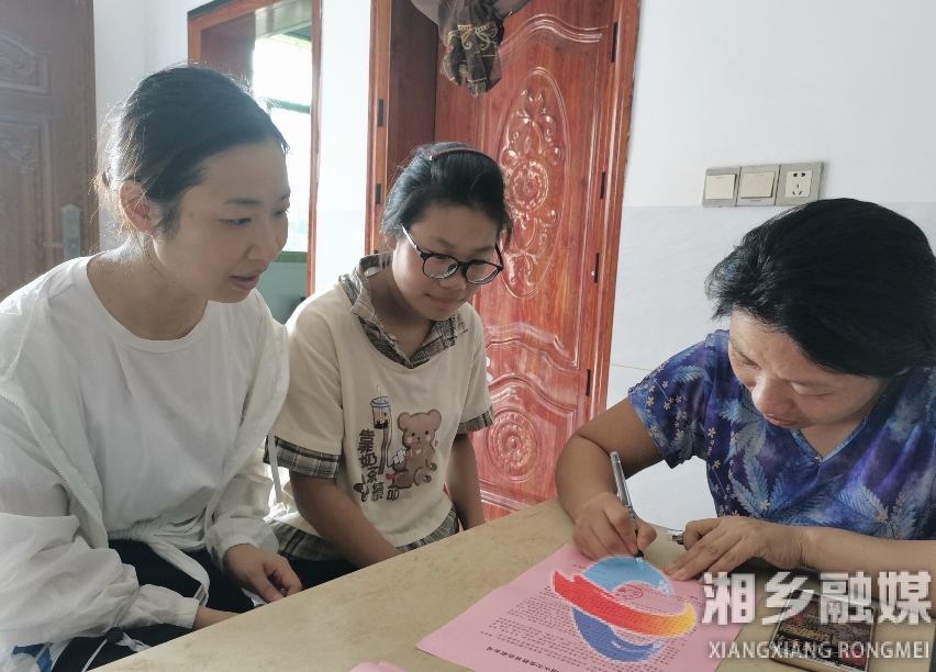 [教育局]东郊实验小学开展家访送安全活动