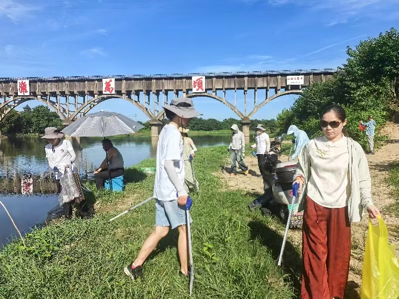 [湘潭民间河长湘乡市中队]民间河长共护碧水清波