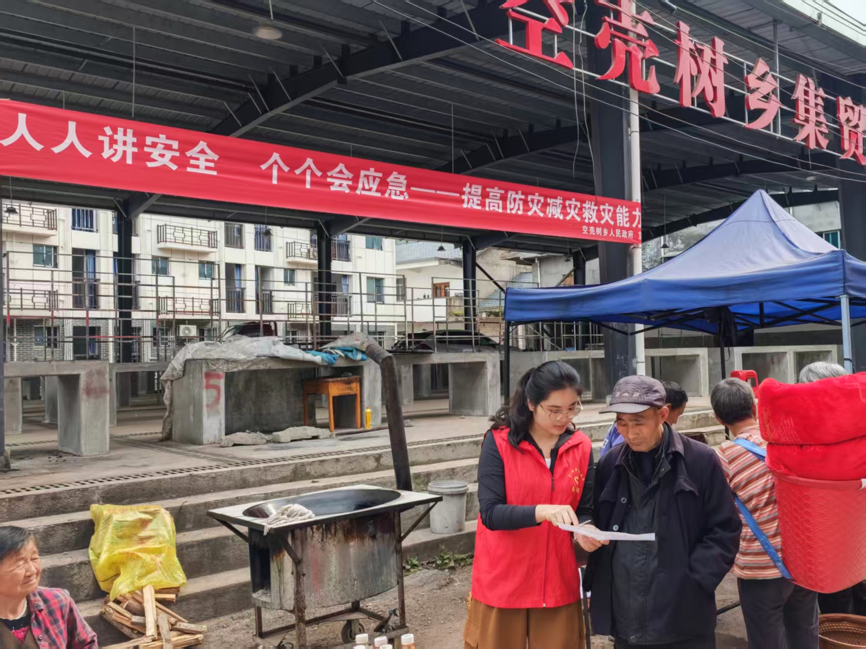 空壳树乡：设点服务送知识 下村宣讲入人心