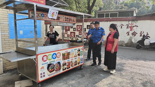 護(hù)航新學(xué)期開學(xué) 建設(shè)路街道開展學(xué)校周邊市容秩序?qū)ｍ椪? />
                                        </a>
                                                                        <div   id=