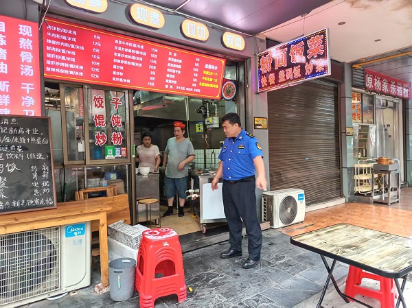 建设路街道开展早餐门店摊点专项整治行动