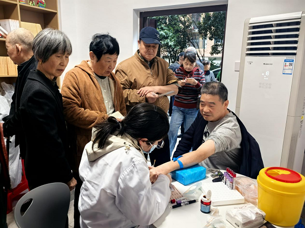 曙光社區(qū)開展關愛老年人健康體檢活動