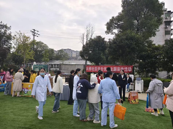 大橋社區(qū)聯(lián)合橙希月子中心開展優(yōu)生優(yōu)育宣傳活動(dòng)