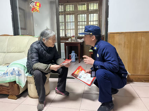 守護(hù)特殊群體 曙光社區(qū)開(kāi)展消防安全“敲門(mén)行動(dòng)”