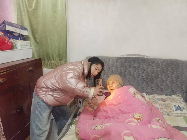 大橋社區(qū)：上門認(rèn)證暖人心 貼心服務(wù)解憂愁