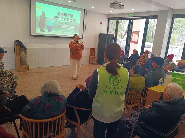 建設(shè)路街道開展“溫情暖夕陽(yáng) 反詐護(hù)航共團(tuán)圓”關(guān)愛(ài)活動(dòng)