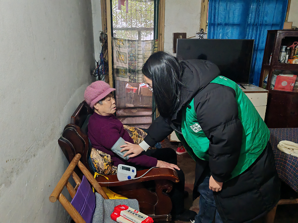 社区青春行动丨霞光社区：“健康+安全”送上门