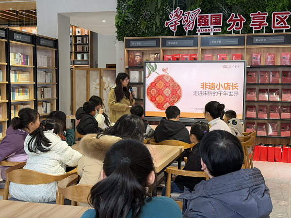 霞光社區(qū)開展宋錦福馬DIY主題活動