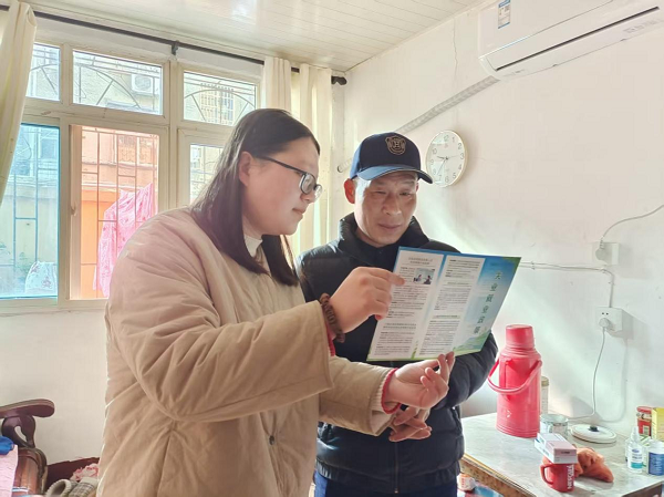 曙光社區(qū)開展就業(yè)幫扶“敲門行動”