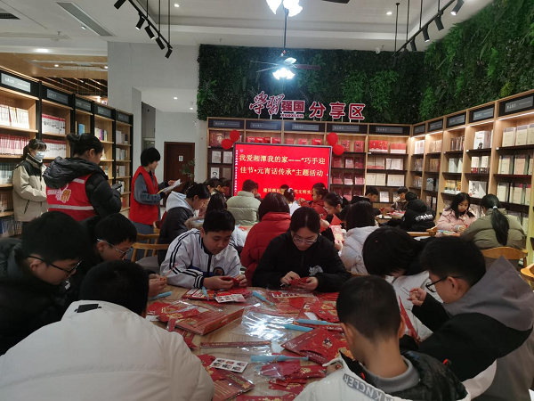 巧手迎佳節(jié) 建設(shè)路社區(qū)開(kāi)展元宵節(jié)主題文化活動(dòng)