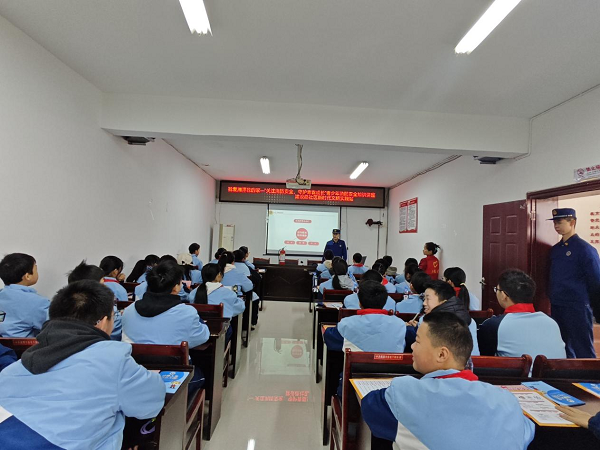 建設路社區(qū)開展“關注消防安全?守護青春成長”專題講座