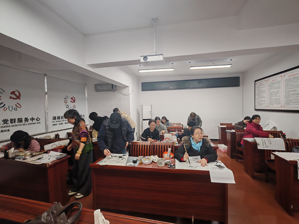 筆墨繪初心 銀發(fā)綻芳華——湖湘社區(qū)銀發(fā)書畫課堂正式開課