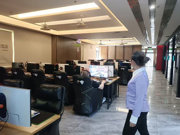 曙光社区开展“扫黄打非”专项行动