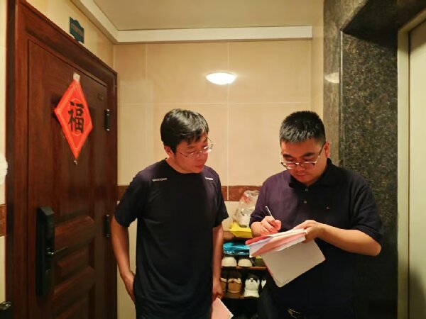建設(shè)路街道全覆蓋入戶走訪推動納帕溪谷小區(qū)消防隱患整改