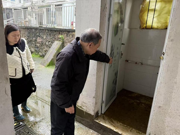 建设路街道：人大代表出资修缮老旧小区下水管道