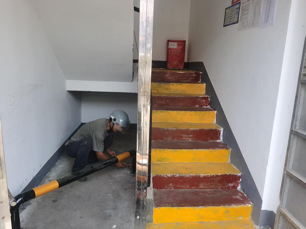 建设路社区开展电动车违规停放充电专项整治行动