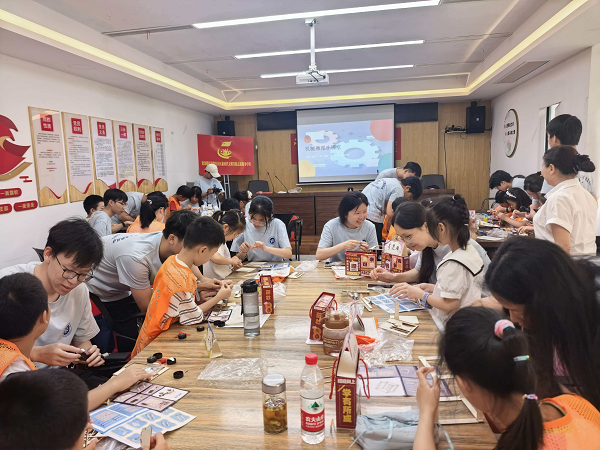 建设路街道工会联合会开展暑假成长营活动