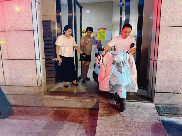建设路街道开展消防安全专项夜查行动
