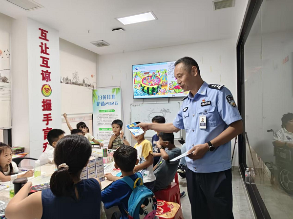 曙光社区联合民警开展“扫黄打非•护苗”专项行动