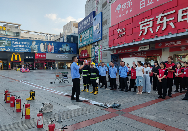 霞光社区：“培训+演练”筑牢莲城步行街消防安全“防火墙”