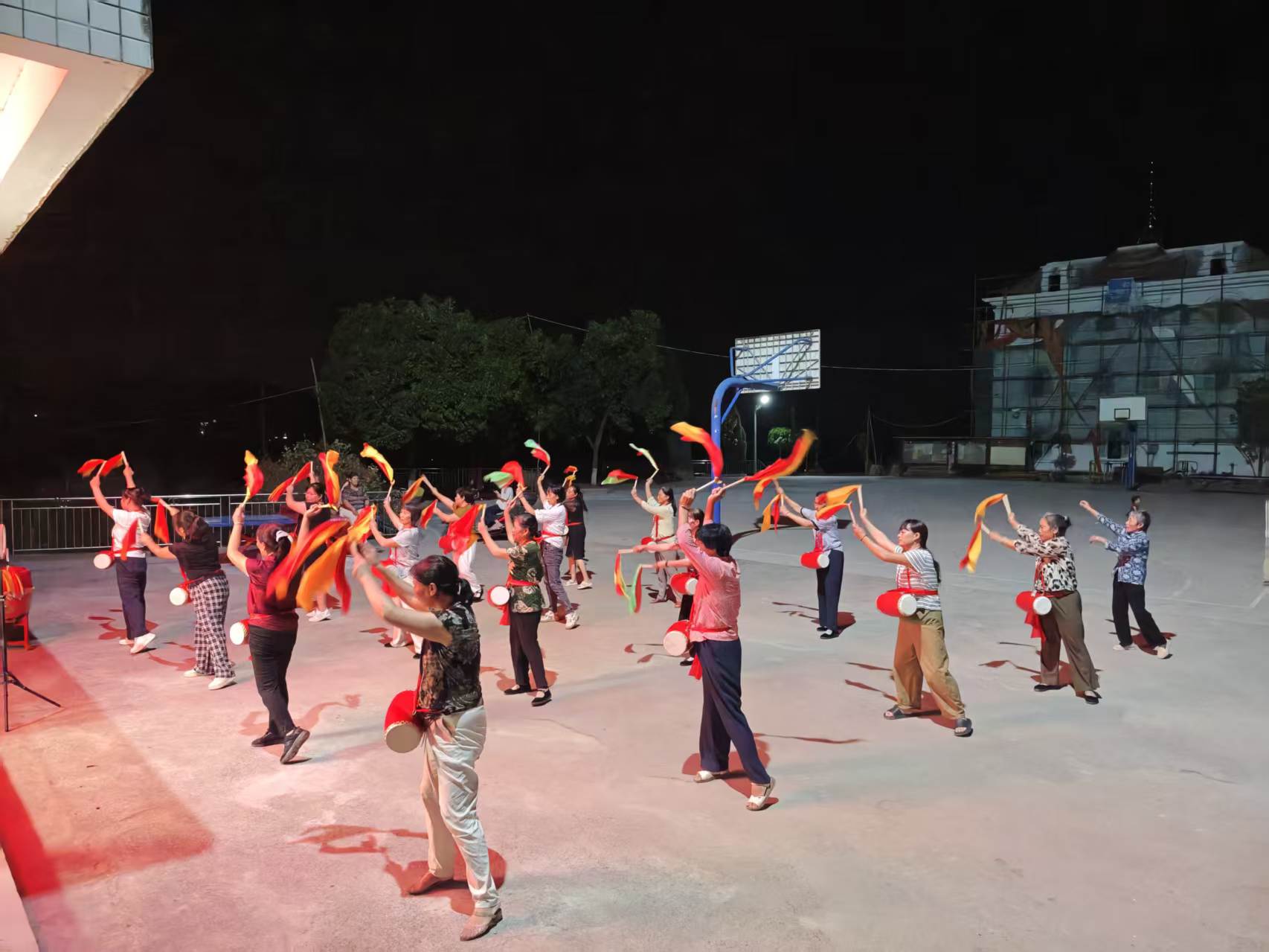 武水镇：夜聚村部“不打烊” 乡野烟火“别样红”