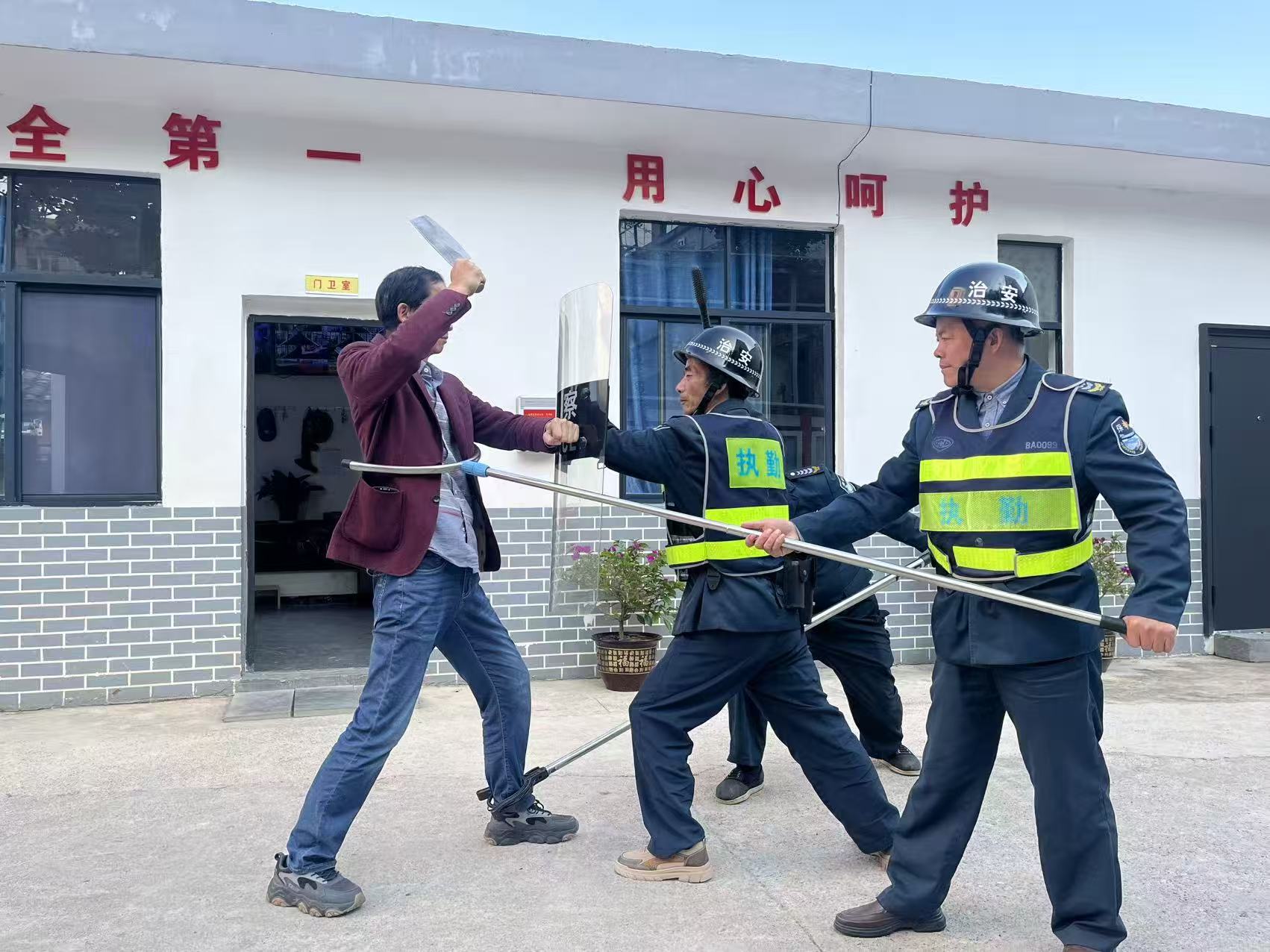 【安全守底行动】土桥小学：开展防暴恐演练 筑牢校园安全防线