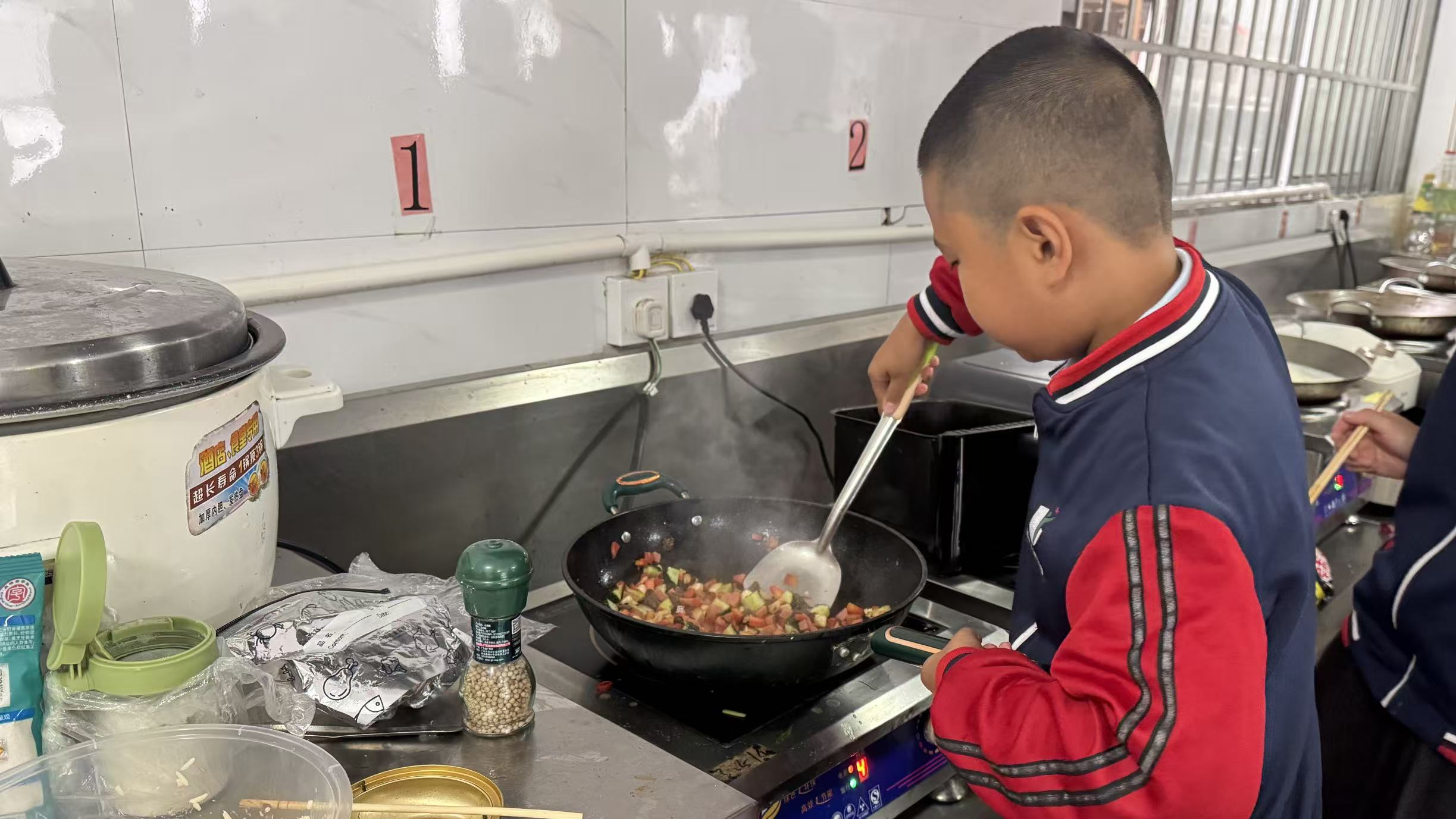 土桥小学：厨艺展才艺 劳动助成长