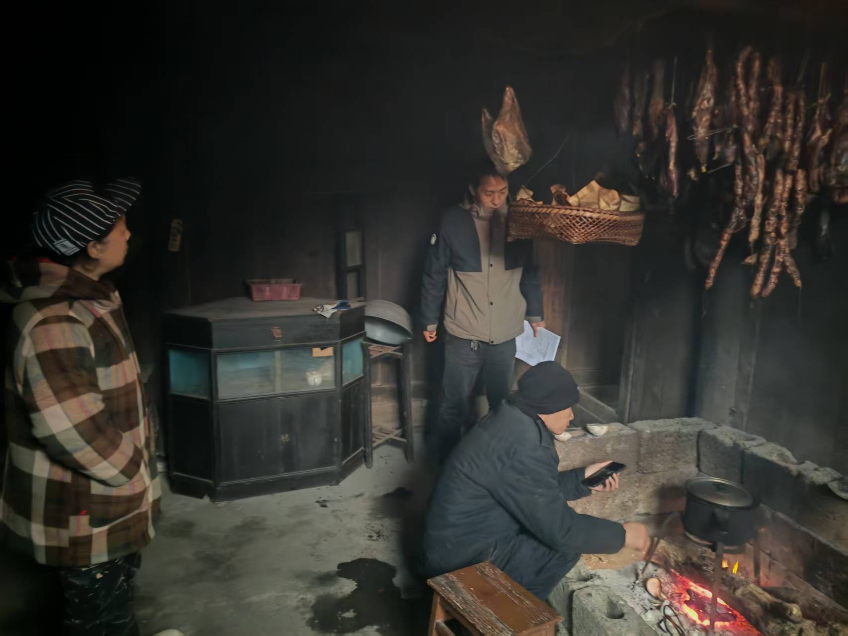 【安全守底行动】甘棠镇：入户敲门+夜间打更 织密冬季团寨消防“安全网”