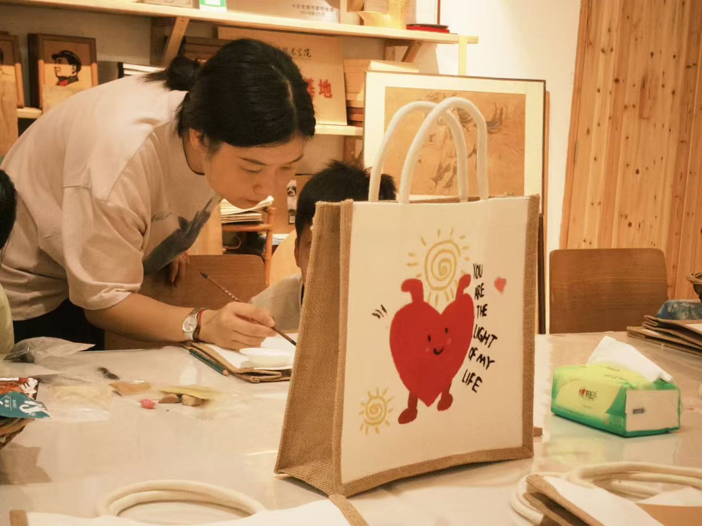 丹洲乡开展“巧手传非遗·联谊话七夕”主题活动