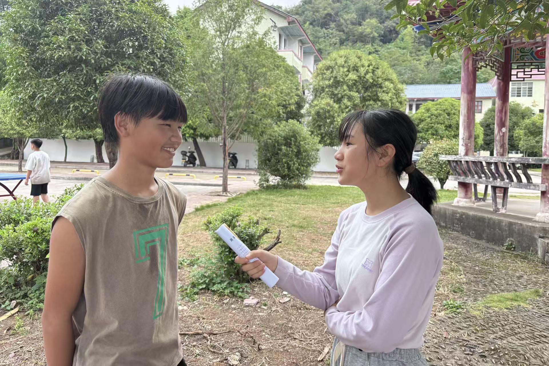 藕团乡中学：“学生记者团”活跃运动会 实践育才展风采