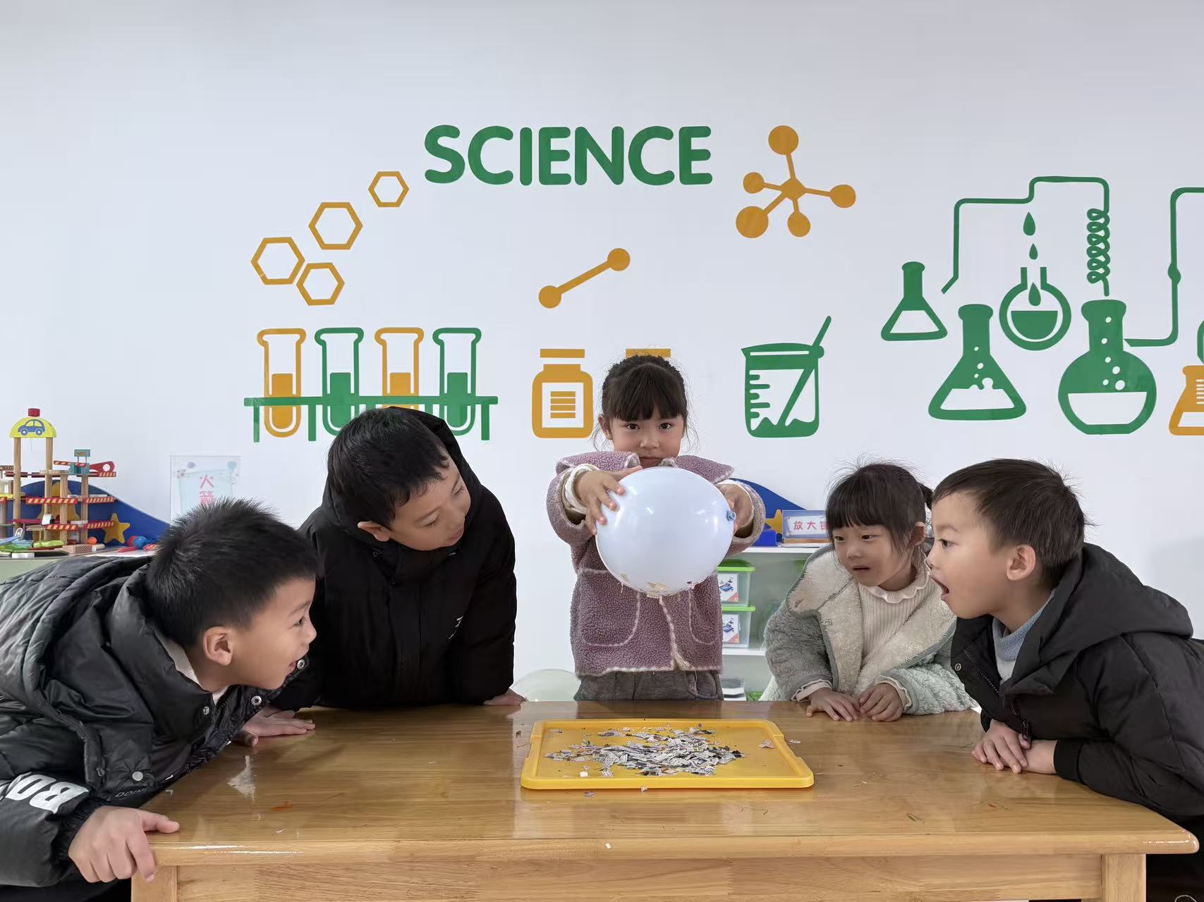 靖州二幼：开展“趣味静电大探险”主题科学活动