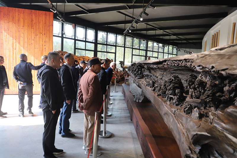 乌木诉岁月，琴音润重阳！汨罗检察院组织退休干部体验传统文化