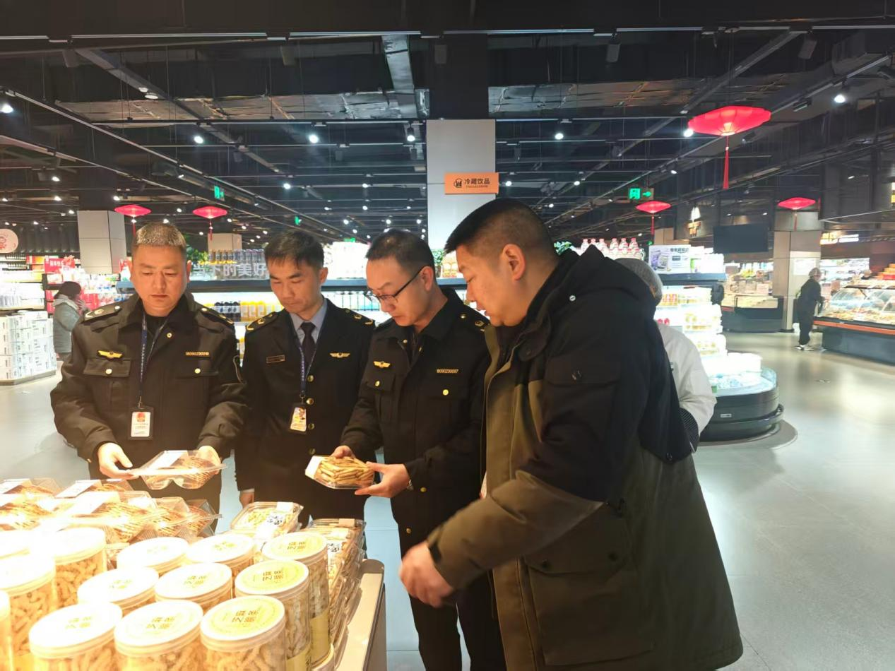 守 “食安” 护 “年关” 鼎城区市场监督管理局开展 “年关守护” 食品安全专项行动