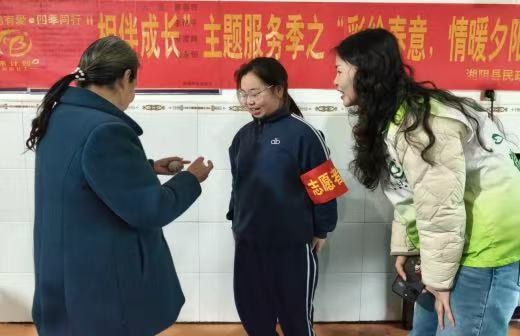 南湖洲镇：彩绘春意暖夕阳 民俗互动传温情