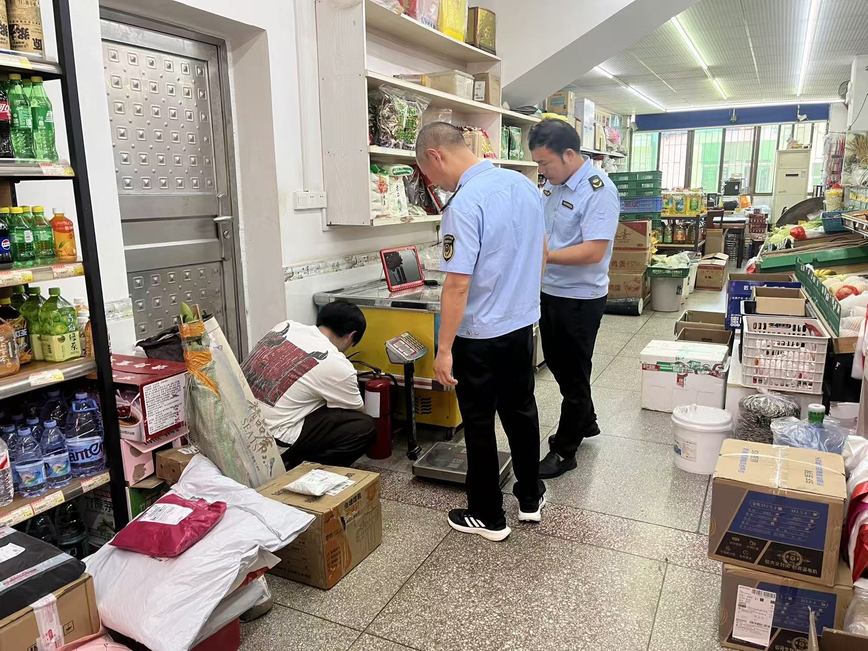 南湖洲镇：“拉网式”消防排查 37家场所查出16处隐患