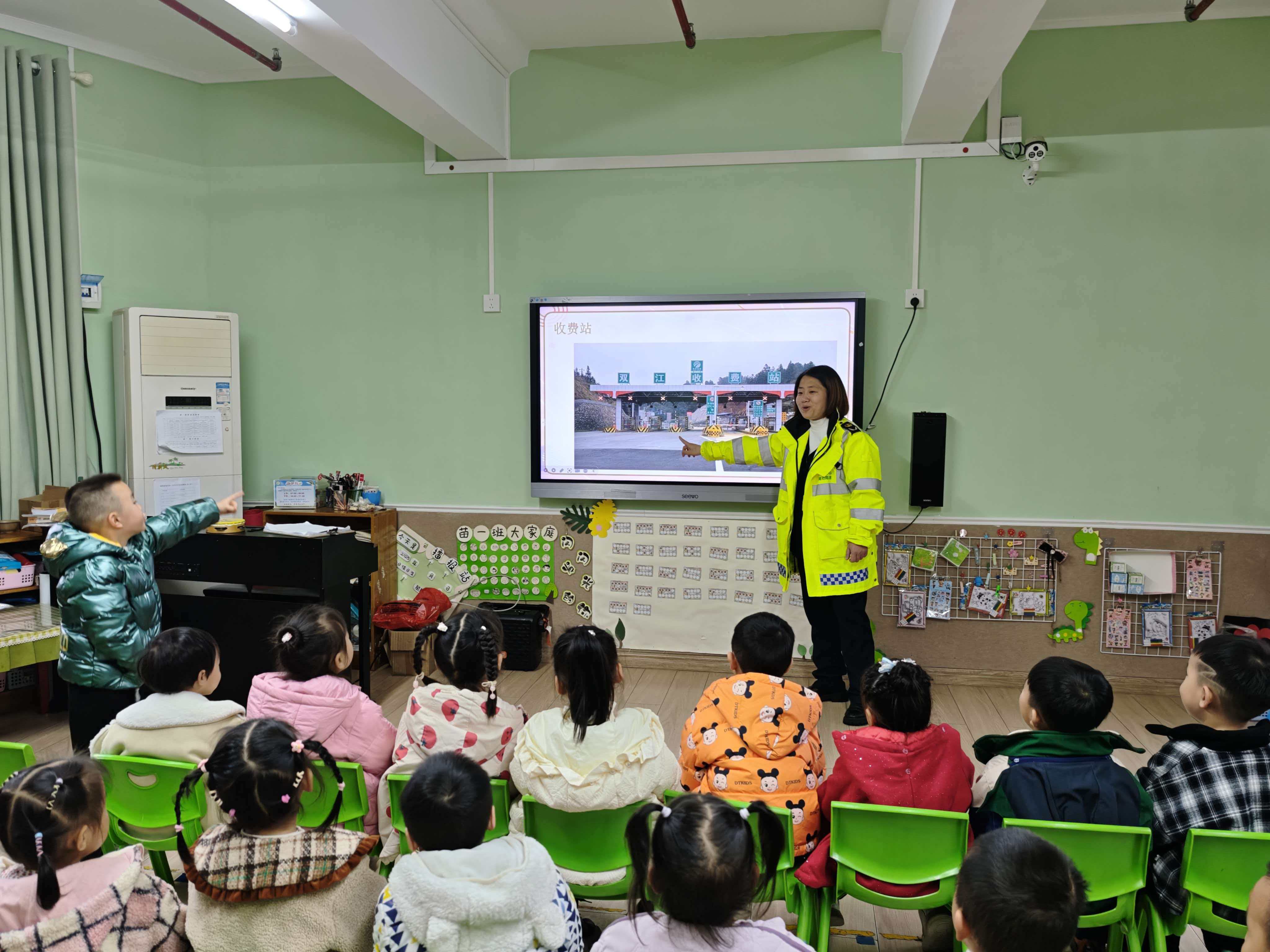 靖州县幼：高速交警进校园 家长助教齐发力