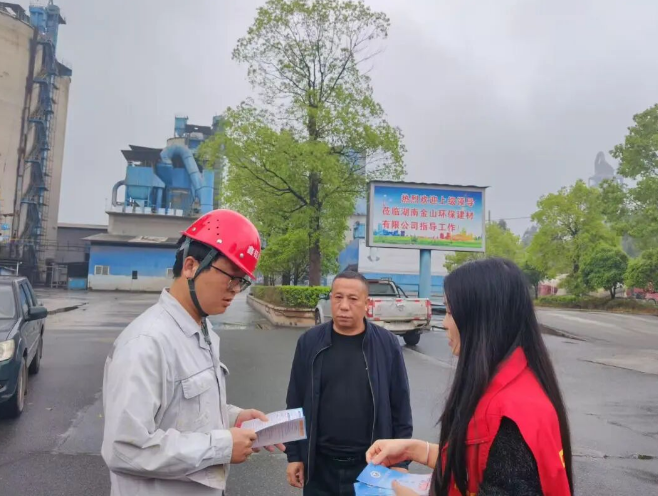 送法进企筑防线 禁毒宣传入人心 ——金源街道深入辖区企业开展禁毒与普法宣传活动