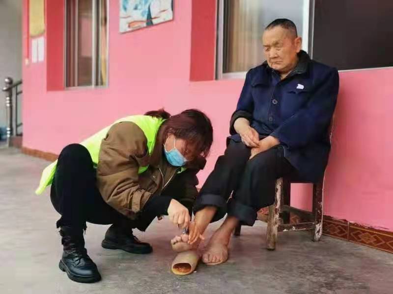 廖家村镇：阳春三月学雷锋 敬老院里春意暖