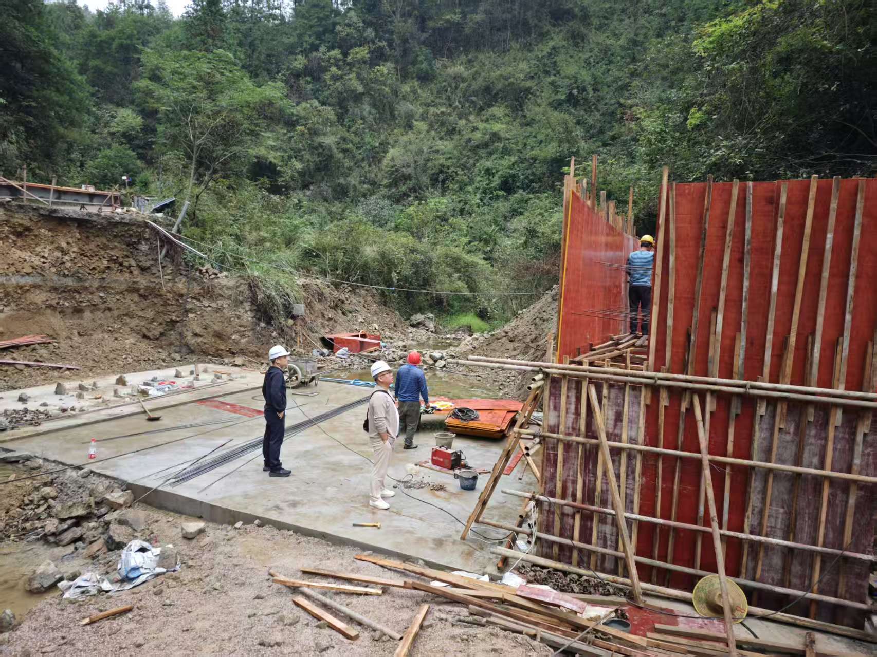 新晃交通质安站深入一线“把脉”在建项目