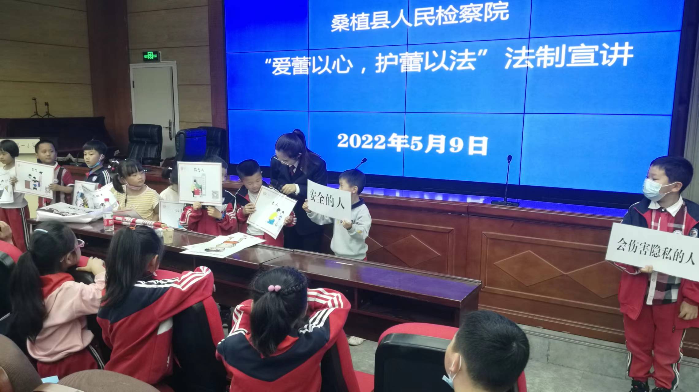 县公安局、县人民检察院联合开展法制讲座进校园活动