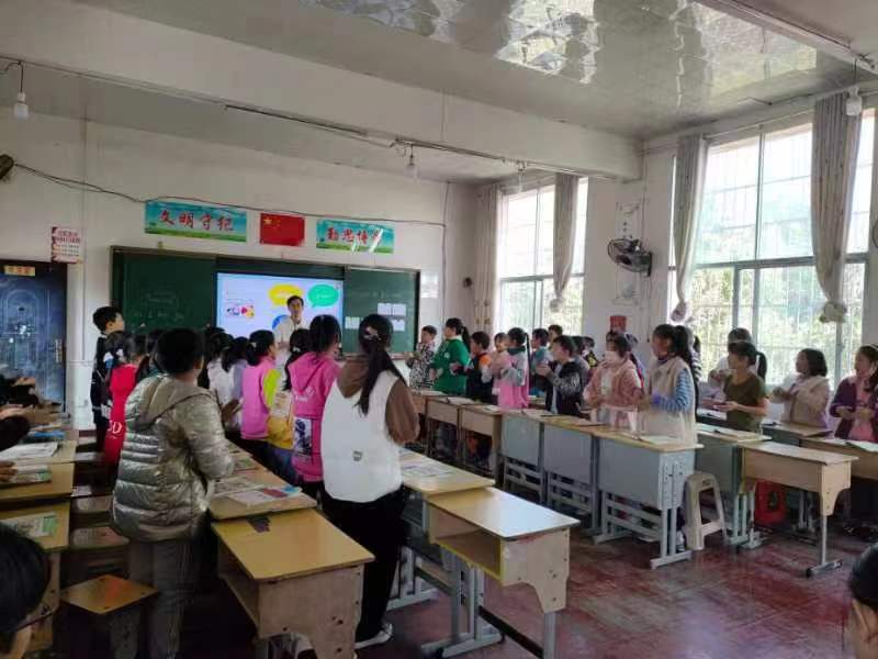 官地坪片区小学赛点教学比武复赛举行