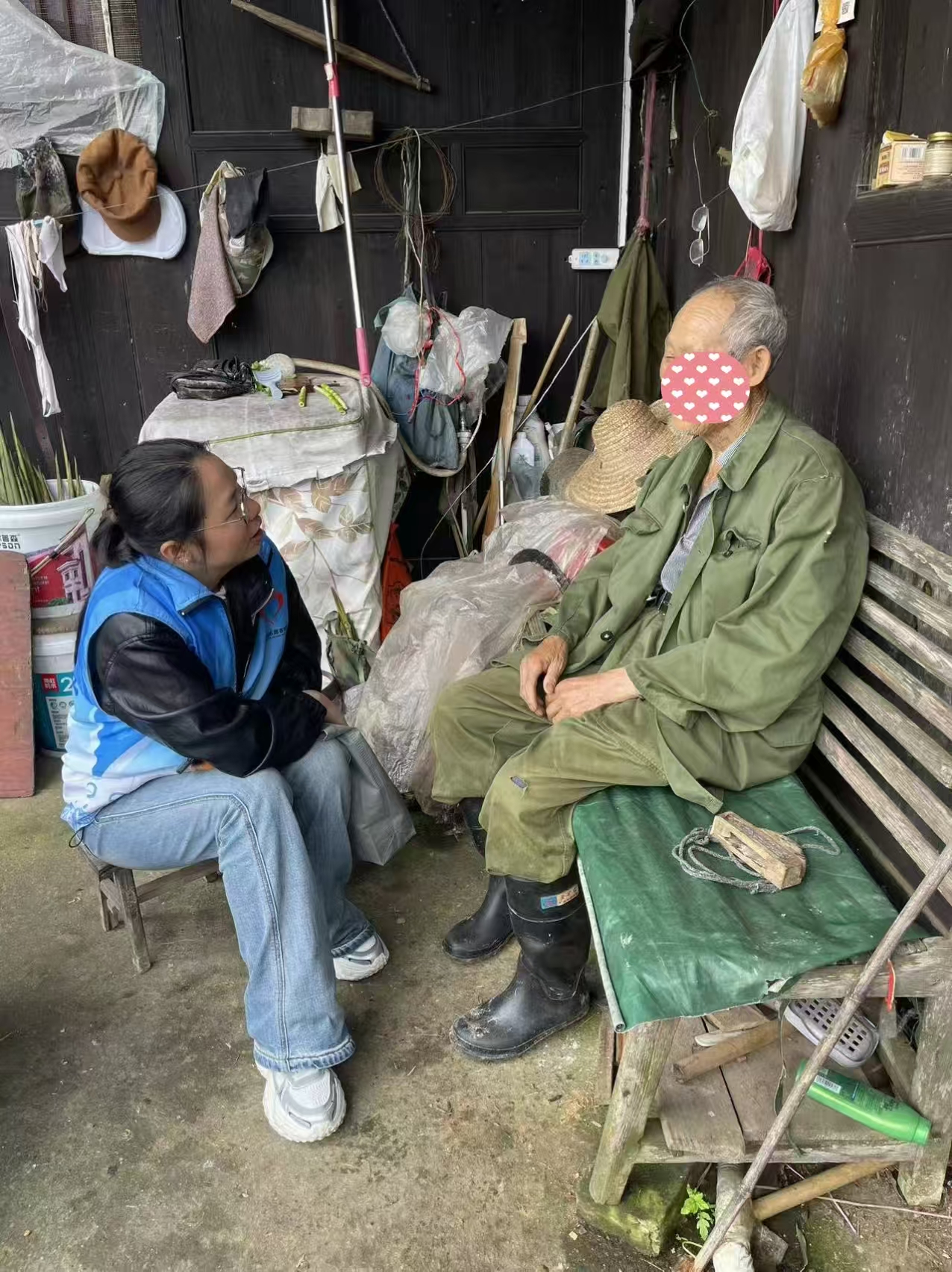 中方县花桥镇民政社工站：走访独居老人  暖心关爱零距离