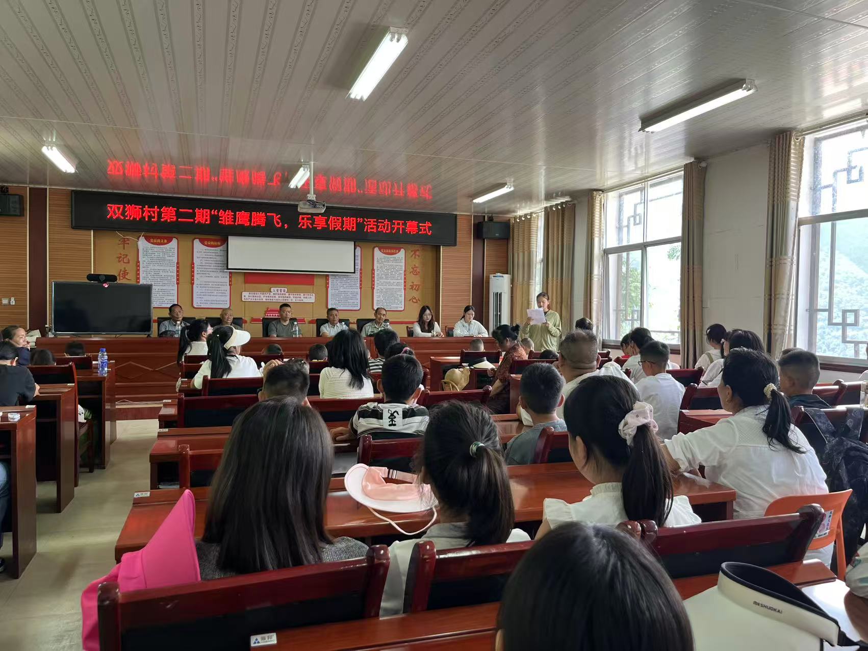 人潮溪镇：“银发+青丝”组团带娃 党群服务中心有了暑期限定款