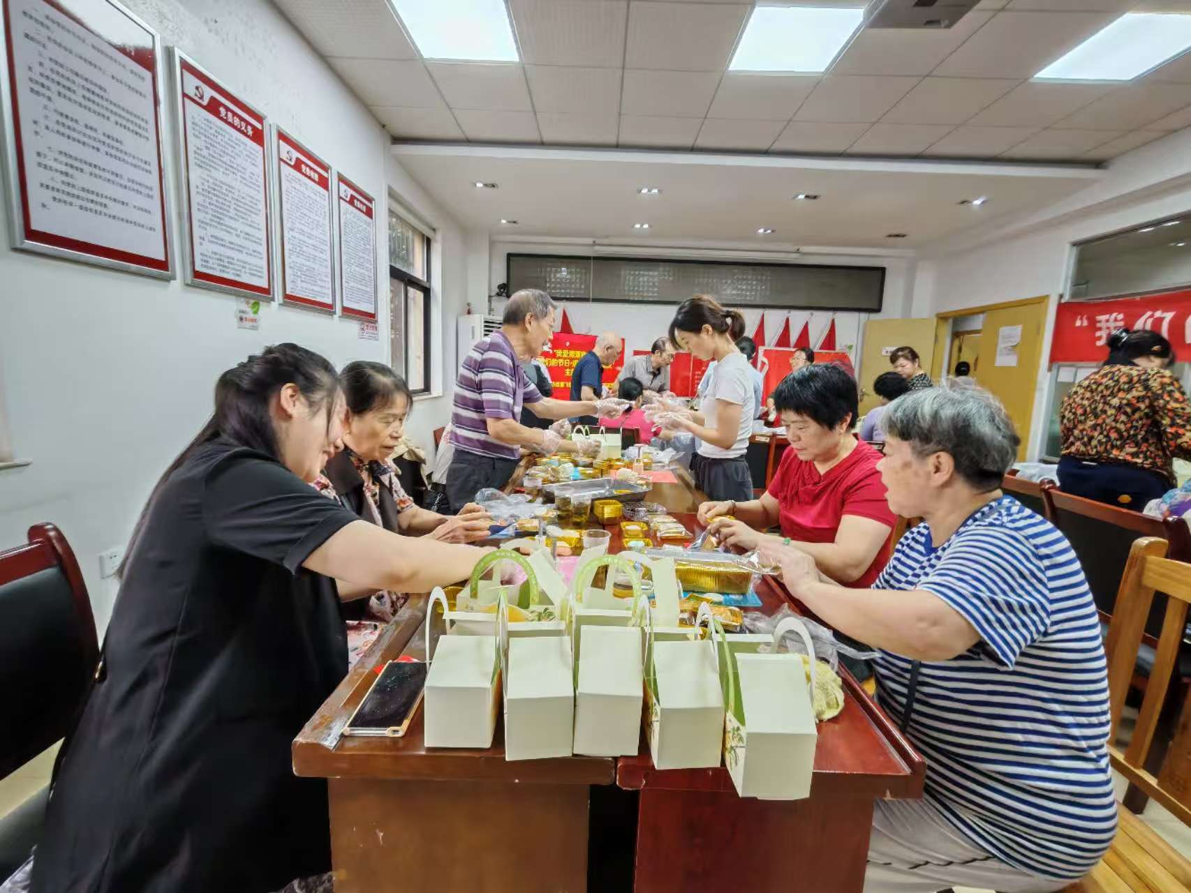 飞机坪社区开展“我爱湘潭我的家——我们的节日•庆国庆、迎中秋”主题活动