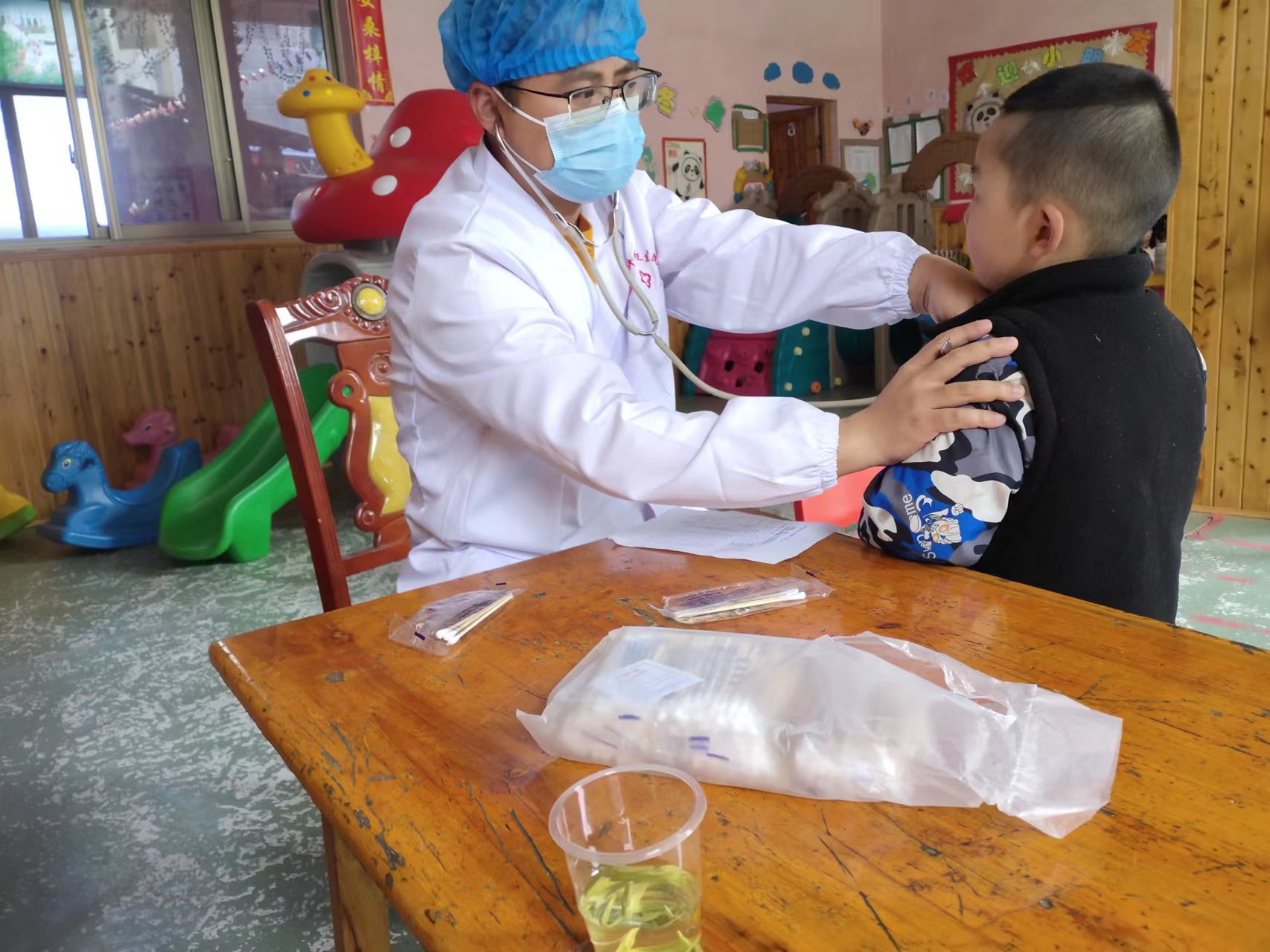 沙塔坪乡开展“疫情防控我先行、幼儿查体在行动”活动