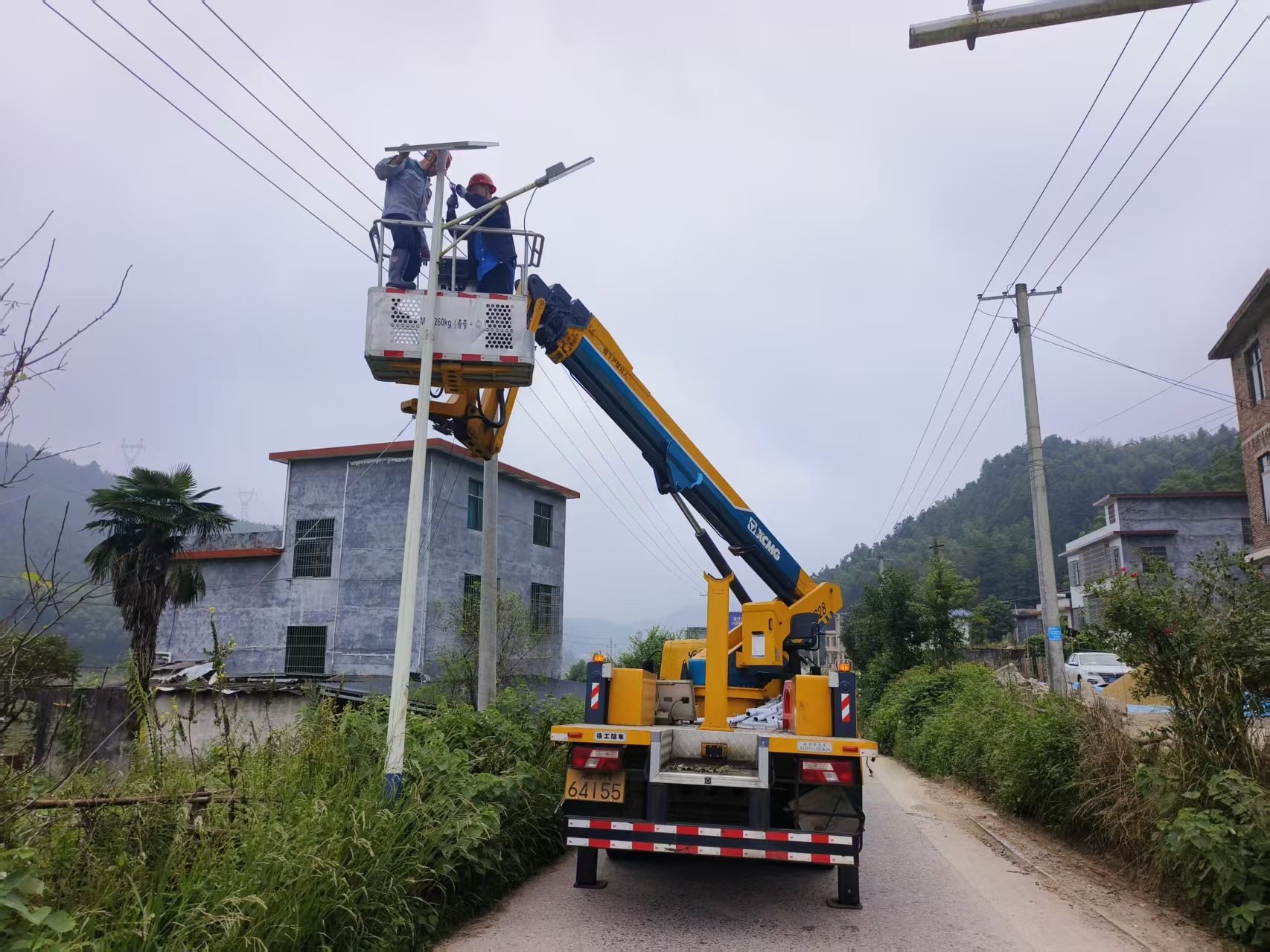 蓝山县城市管理和综合执法局帮扶乡村振兴联点村改善照明亮化设施