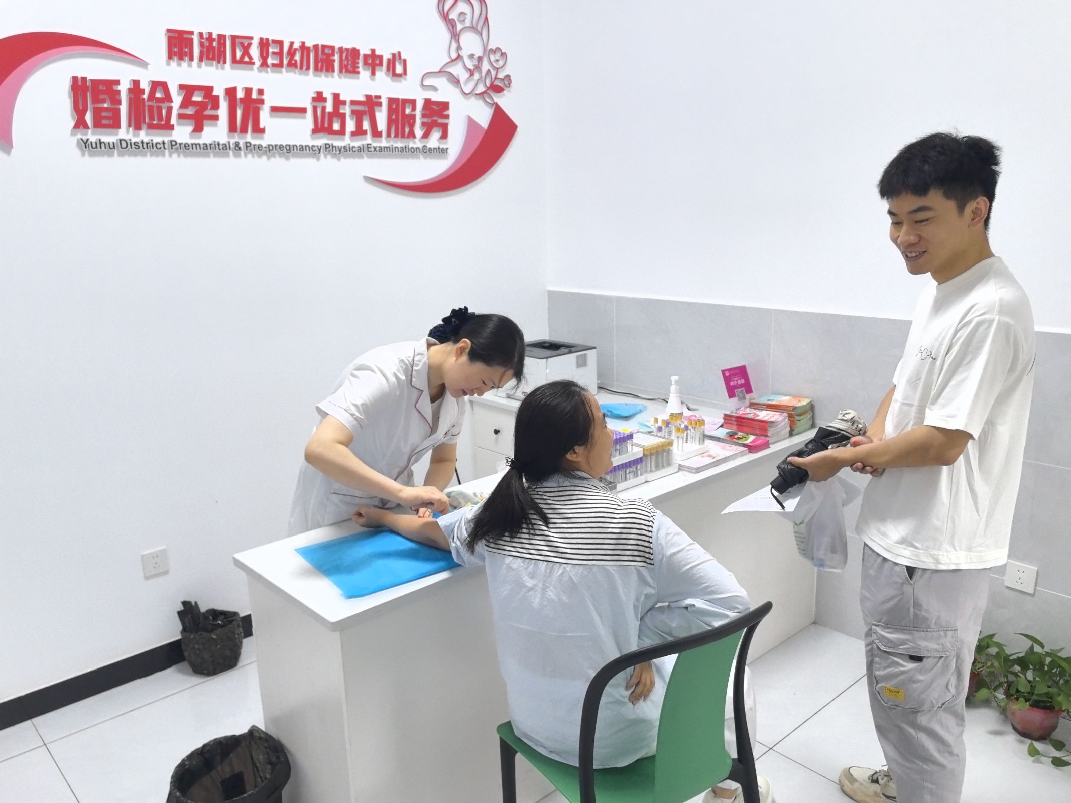 雨湖区开展“520”婚检孕前优生宣传服务活动