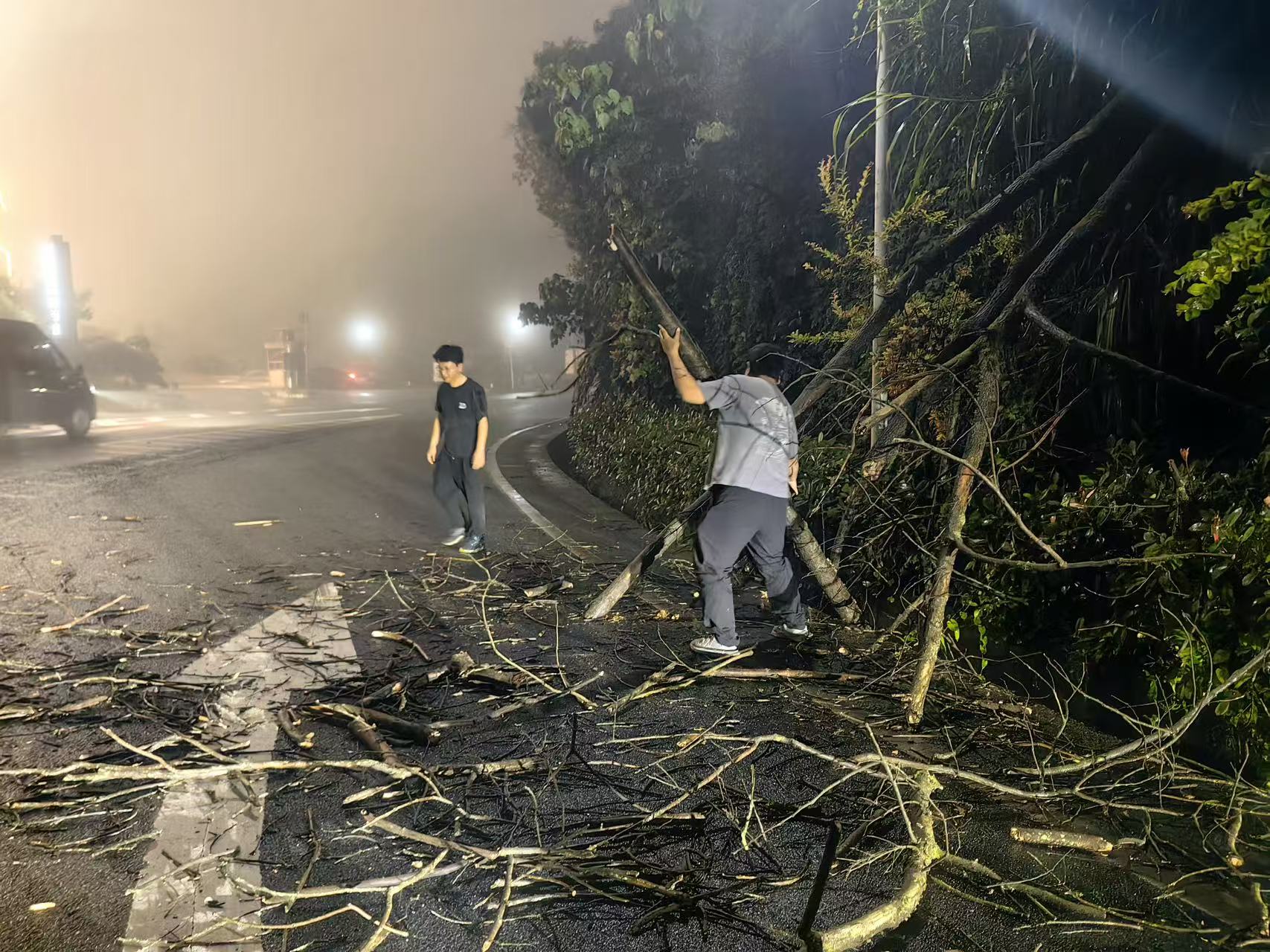 古丈红石林镇：雨夜归人 筑牢防汛“安全堤”
